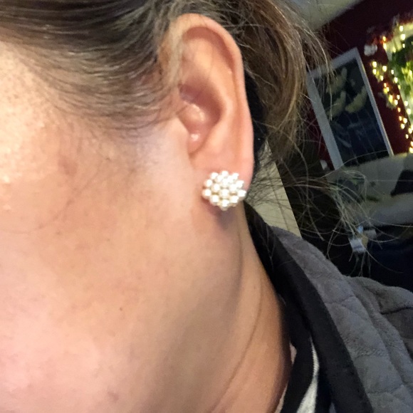 Faux Cluster Pearl Stud Earrings - Picture 7 of 7